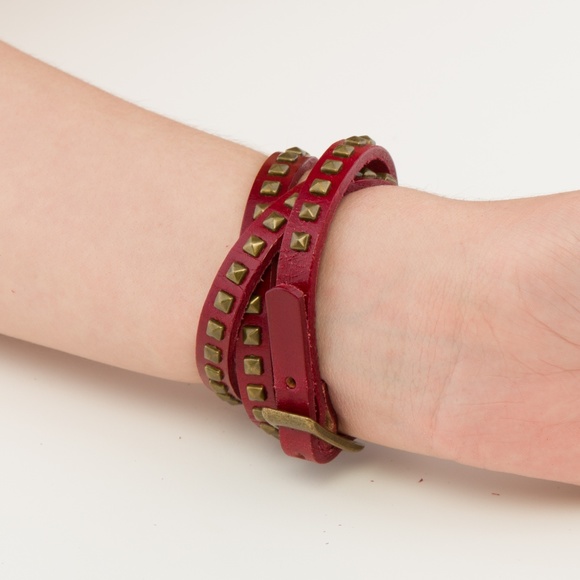 ⌚ RED ❤ VINTAGE LEATHER WRAP WATCH W/ STUDS - Picture 3 of 3